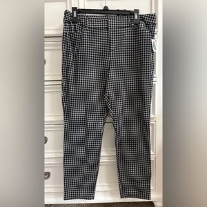 Old Navy Black & White Pixie Ankle Pants
